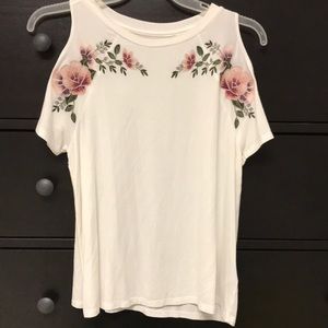 Open shoulder light shirt